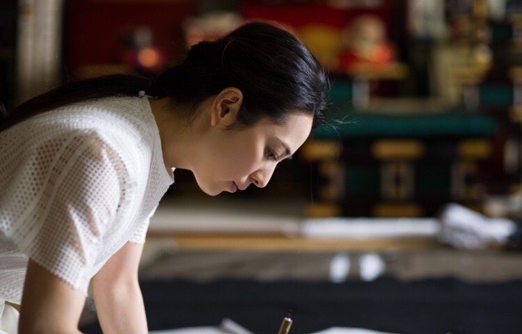 「苦労してたどりついた“書”をお仕事にするという生き方――書家・岡西佑奈インタビュー」掲載